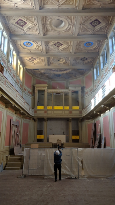 Les travaux de rénovation du Conservatoire de Musique de Genève sous l’œil d'un réalisateur.